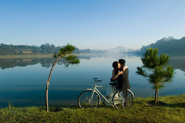 Hồ Xuân Hương luôn được lựa chọn để chụp ảnh cưới.