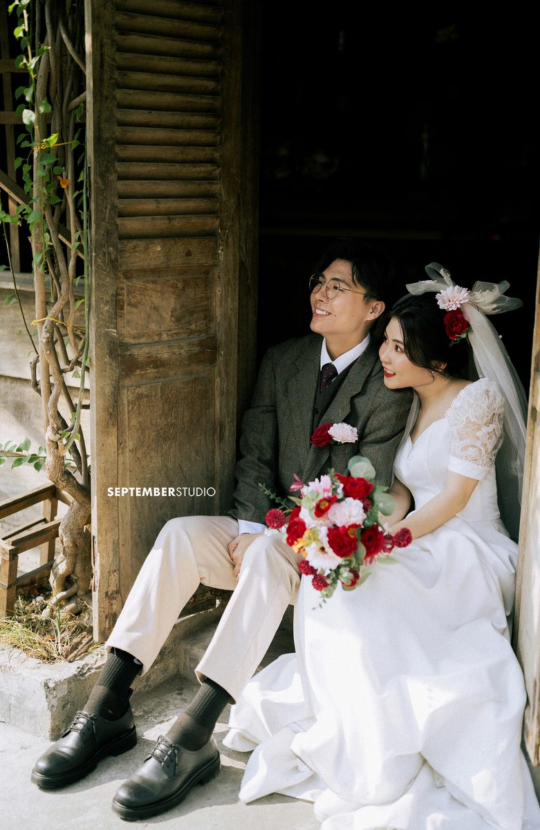 Tone màu điện ảnh nhất quán trong bộ ảnh cưới tại September Studio