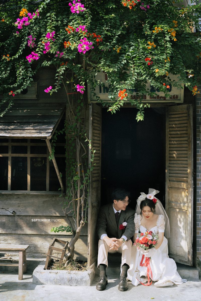 Chụp ảnh cưới phong cách điện ảnh tại hẻm phố Sài Gòn September Studio