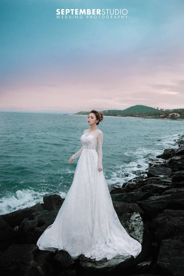 Chụp ảnh cưới ở biển nên mặc gì