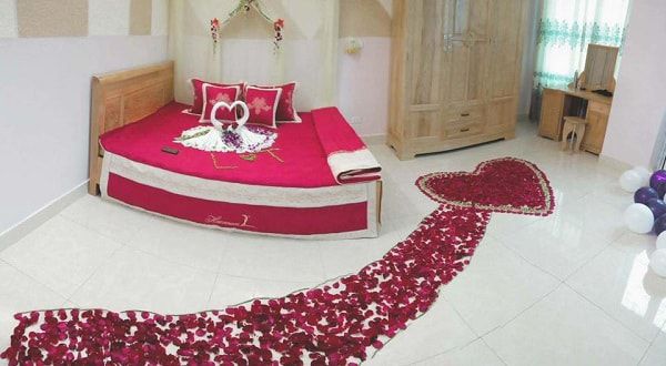 Trang trí phòng cưới bằng hoa hồng