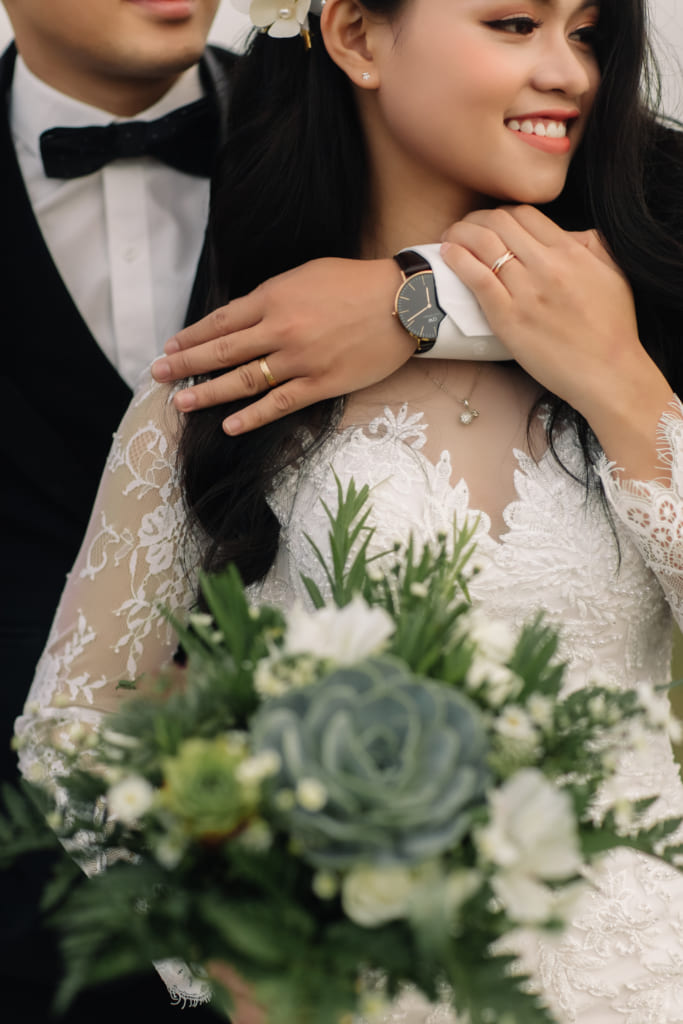 con trai đeo nhẫn cưới tay nào con trai đeo nhẫn cưới tay nào