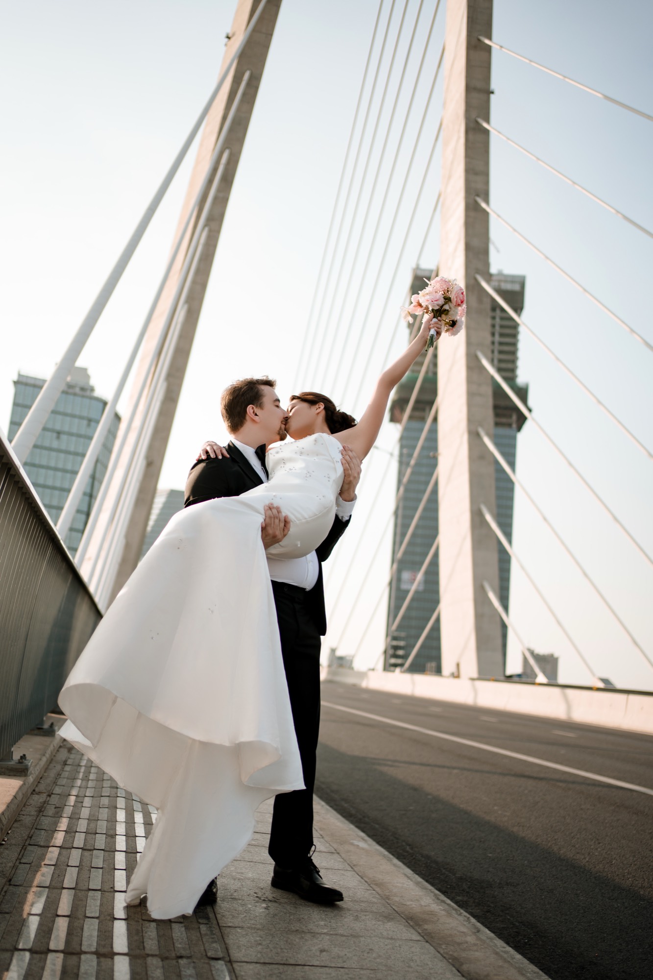 chụp ảnh cưới bờ sông sài gòn - September Studio